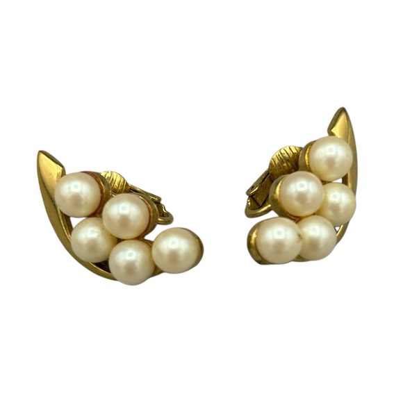 Jewelry - Vintage Gold Tone Pearl Cluster Clip On Earrings Mid Century Statement